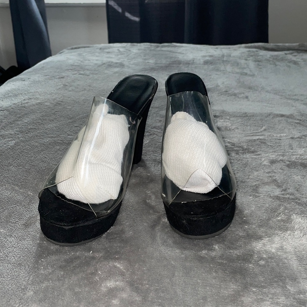 CLEAR HEELS